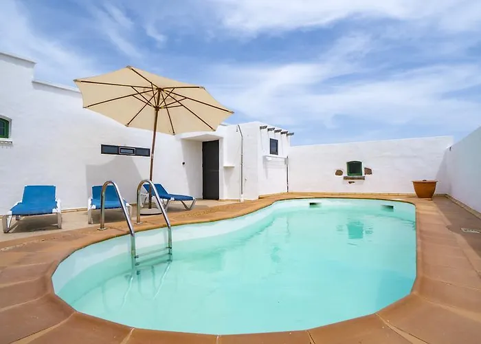 Villa With Amazing Views, Jacuzzi And Private Pool