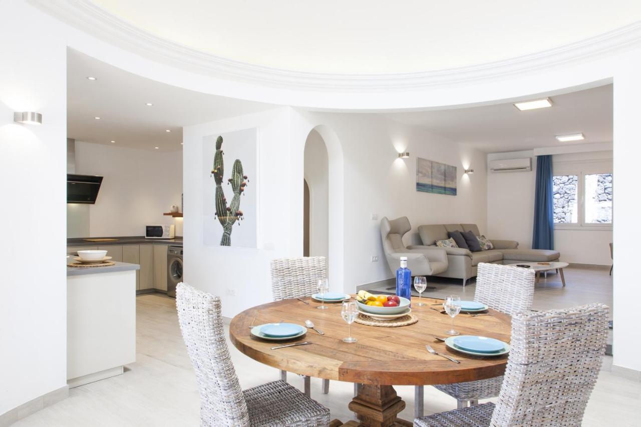 Villa Aphrodite And Apollo 4 Bedroom *
