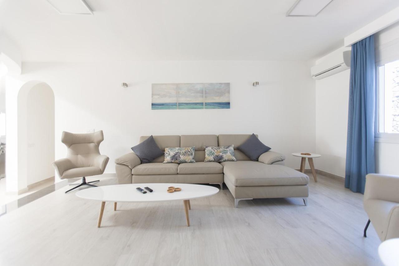 Aphrodite And Apollo 4 Bedroom Villa Puerto del Carmen (Lanzarote)