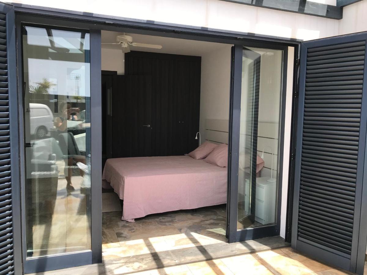 Casa Hondartza, Situada En Urbanización En Primera Línea Playa Blanca (Lanzarote)