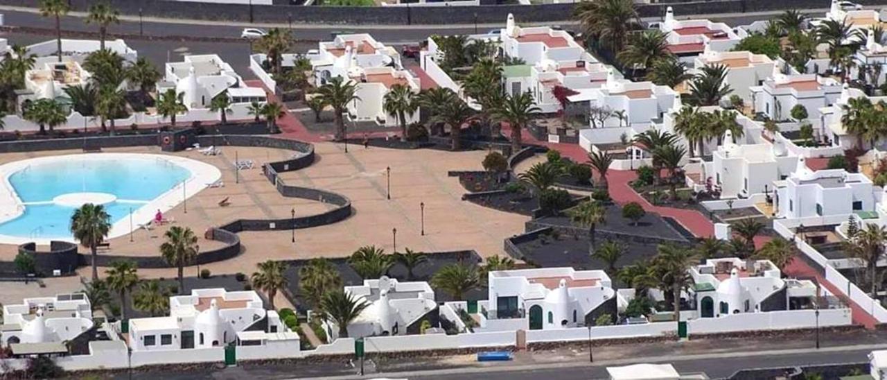 2 Bedrooms With Sea View Shared Pool And Enclosed Garden At Montana Roja * Playa Blanca (Lanzarote)