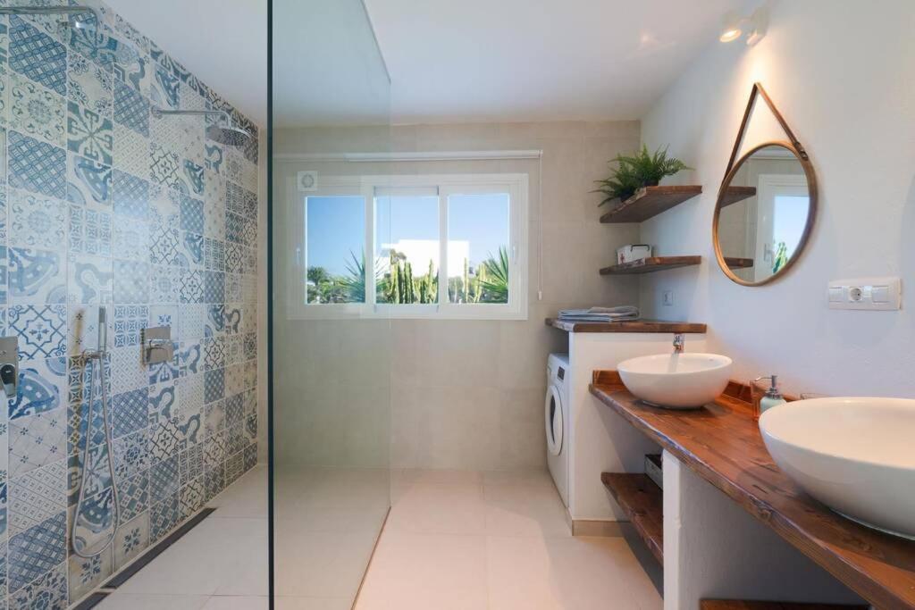 Luxurious A2 In A Quiet Complex With Pool 100m From The Sea Apartamento Charco del Palo