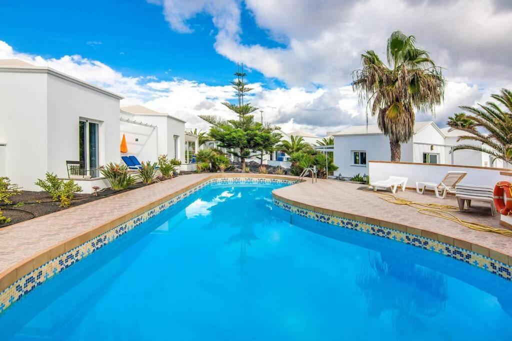 Luxurious A2 In A Quiet Complex With Pool 100m From The Sea