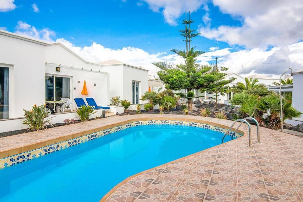Luxurious A2 In A Quiet Complex With Pool 100m From The Sea *