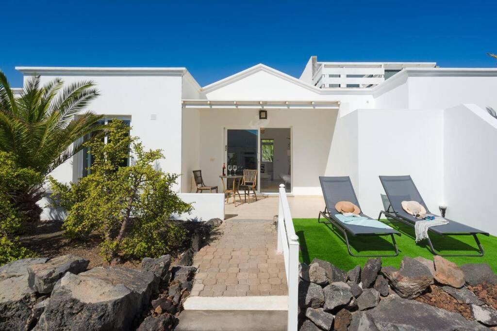 Luxurious A2 In A Quiet Complex With Pool 100m From The Sea Charco del Palo