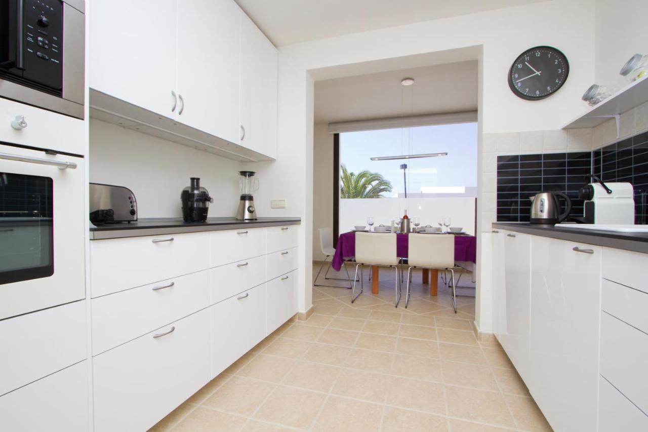 Villa Luxury Near 1km Swimming Pool Tennis Court Great For Ages Playa Blanca (Lanzarote)