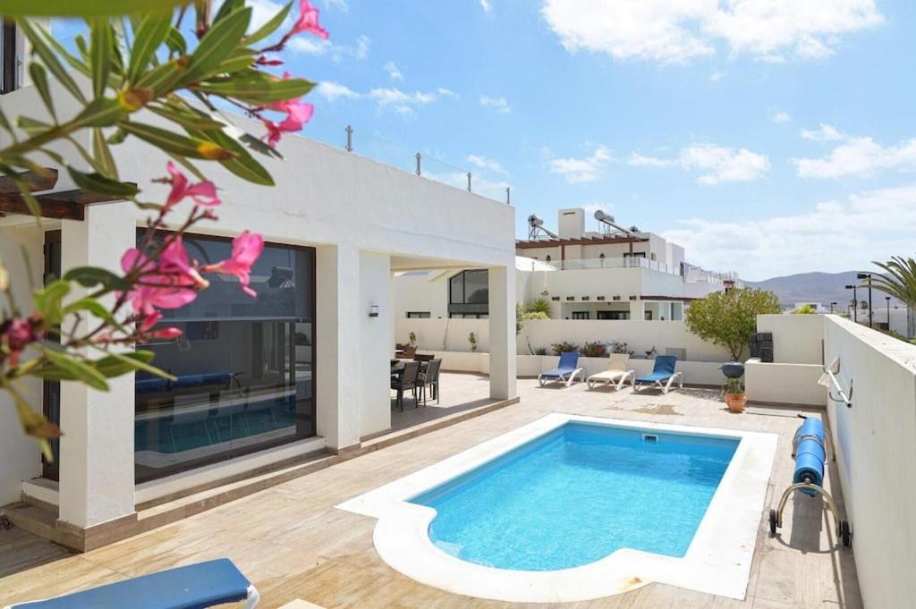 Luxury Near 1km Swimming Pool Tennis Court Great For Ages * Playa Blanca (Lanzarote)