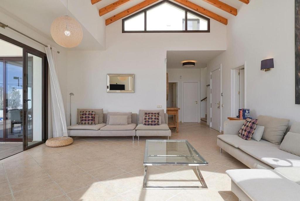 Villa Luxury Near 1km Swimming Pool Tennis Court Great For Ages