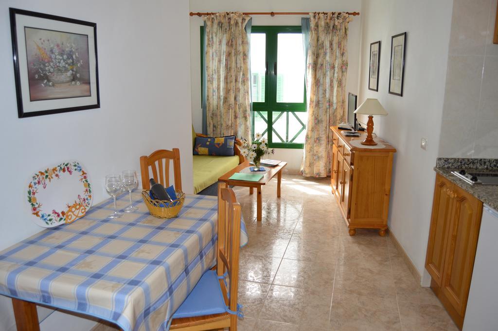 Charco De La Pared Apartment Orzola
