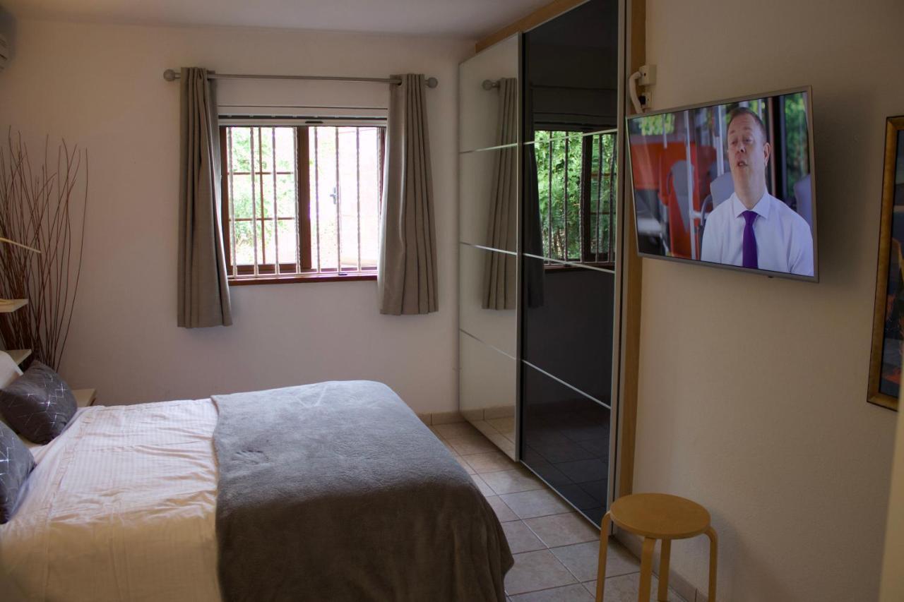 Deluxe 2 Bedroom On Brisas Complex With Large Heated Pool, Close To Villa