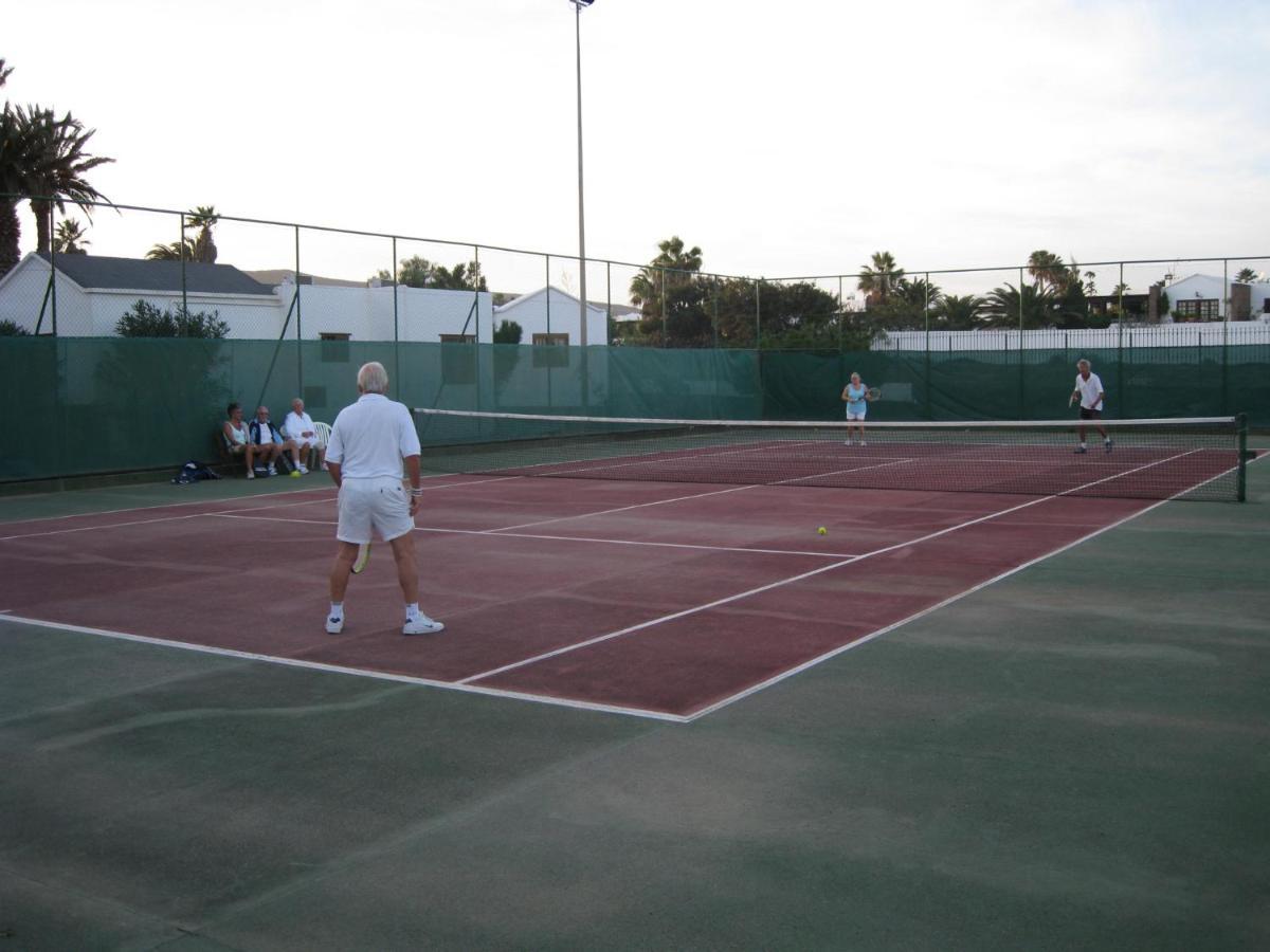 Deluxe 2 Bedroom On Brisas Complex With Large Heated Pool, Close To