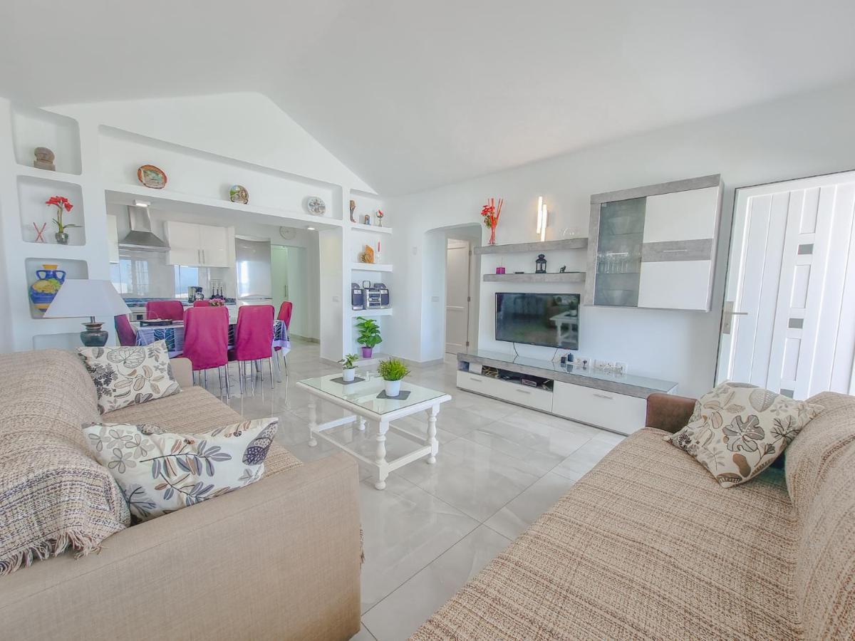 Bungalow Bellavista 13 - 3 Bed/2 Bath - 1 Toilet - Communal Pool - Wifi - Puerto del Carmen (Lanzarote)