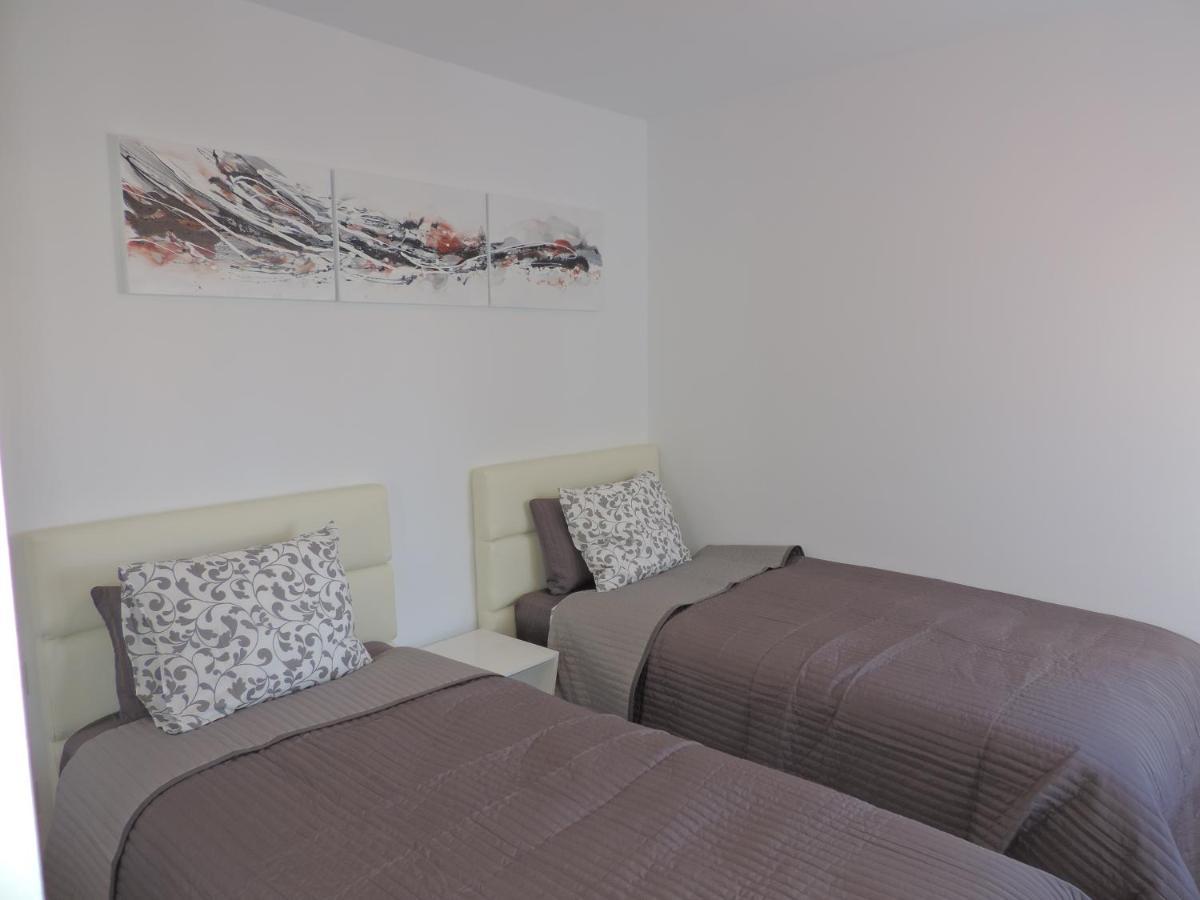 Gracioseros 211 - 2 Beds - 1st Floor - Air-con - Uk Tv - Wi-fi Puerto del Carmen (Lanzarote)