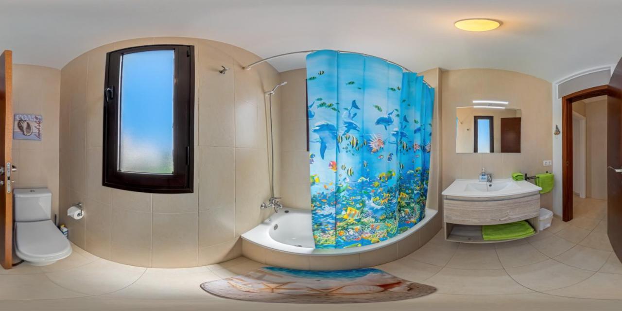 Lanzarote Deluxe & Pool