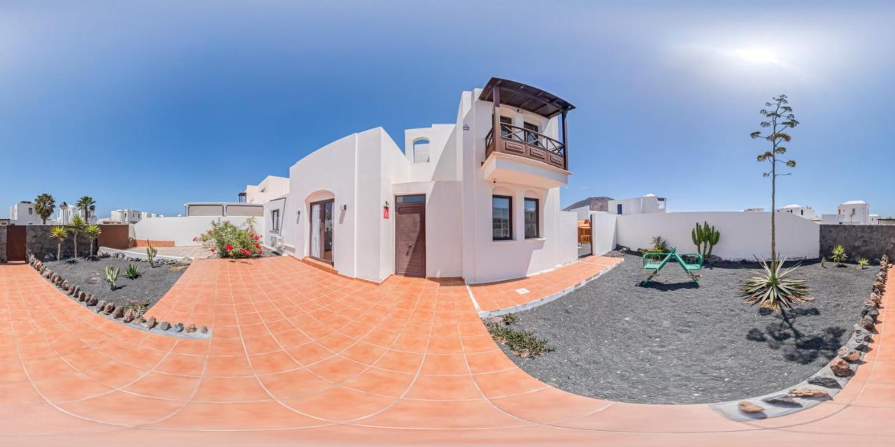 Lanzarote Deluxe & Pool Villa *