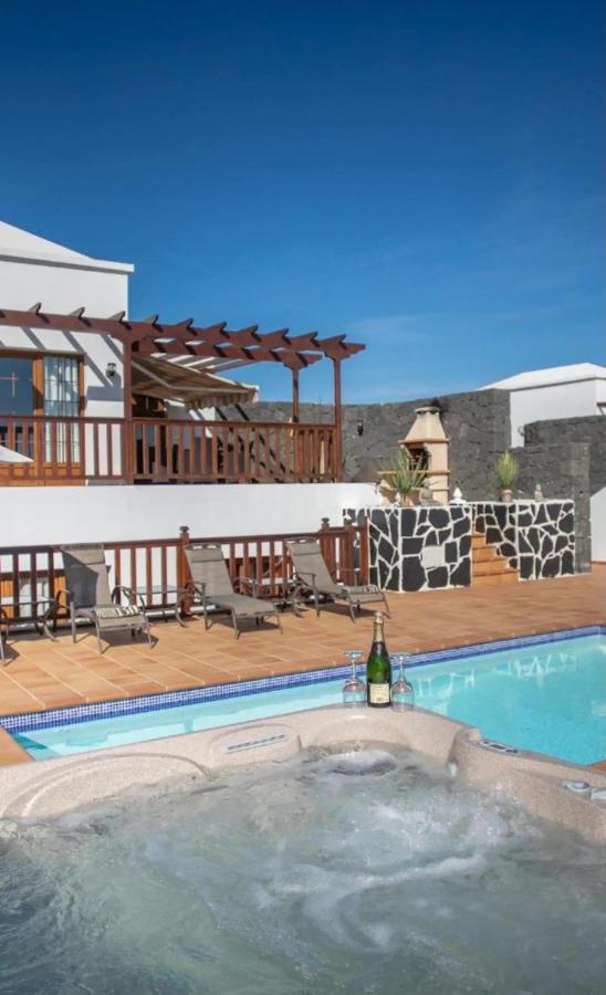 Sea Breeze Ocean View Villa *