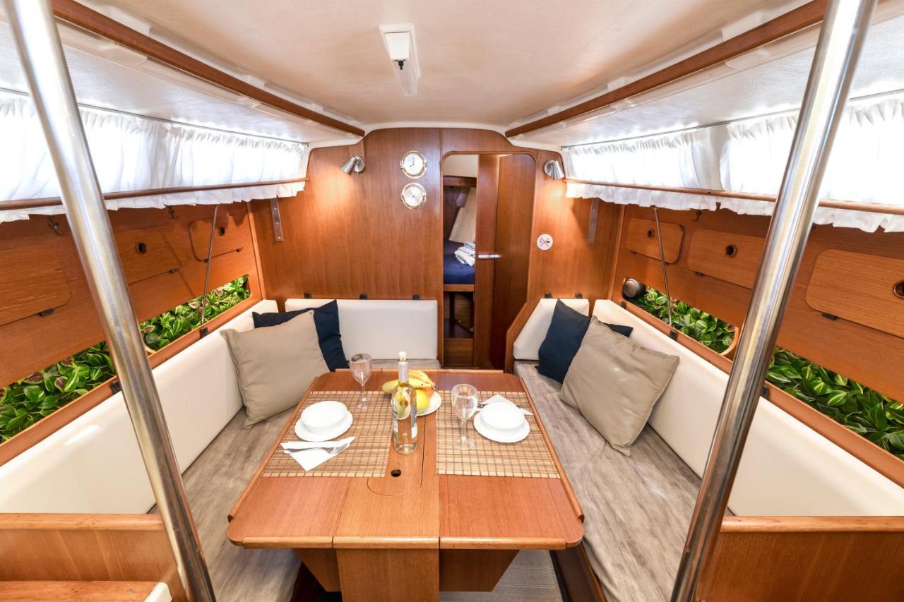 Hotel en barco Seaside Chill-out On A Sail Yacht
