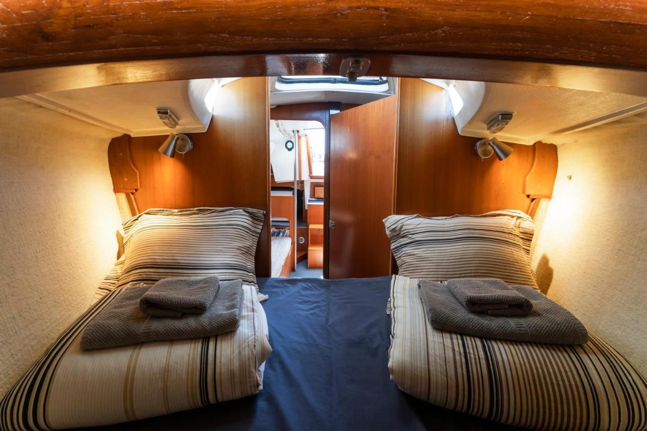 Hotel en barco Seaside Chill-out On A Sail Yacht *