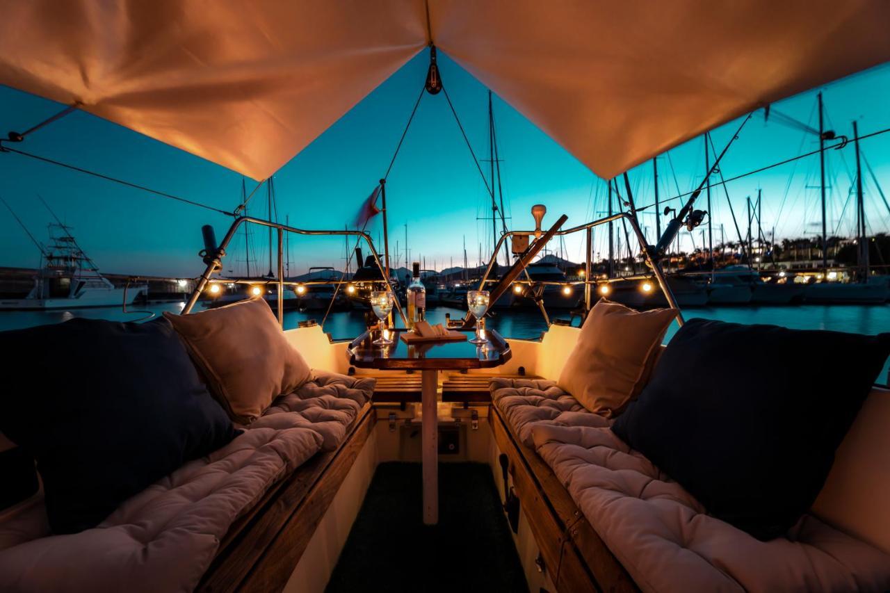 Seaside Chill-out On A Sail Yacht Hotel en barco