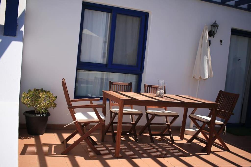 Apartamento Duplex Con Piscina En 1ª Linea De Mar. Super Vistas *