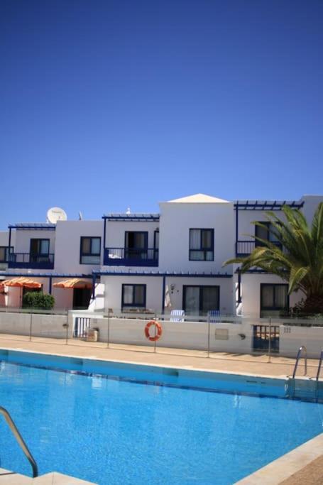 Apartamento Duplex Con Piscina En 1ª Linea De Mar. Super Vistas