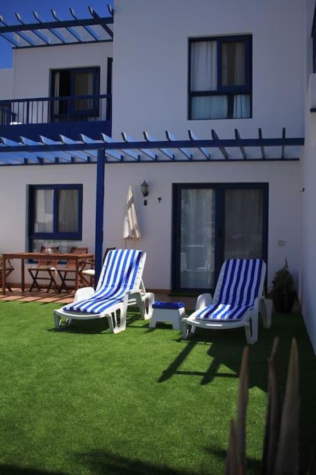 Apartamento Duplex Con Piscina En 1ª Linea De Mar. Super Vistas *