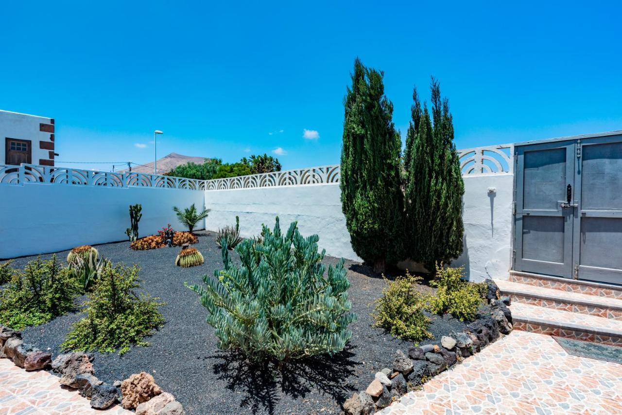 La Santa - Casa Marosenia * Güime
