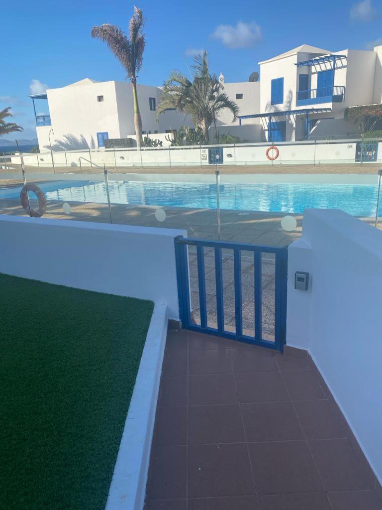 Apartamento Duplex Con Piscina En 1ª Linea De Mar. Super Vistas