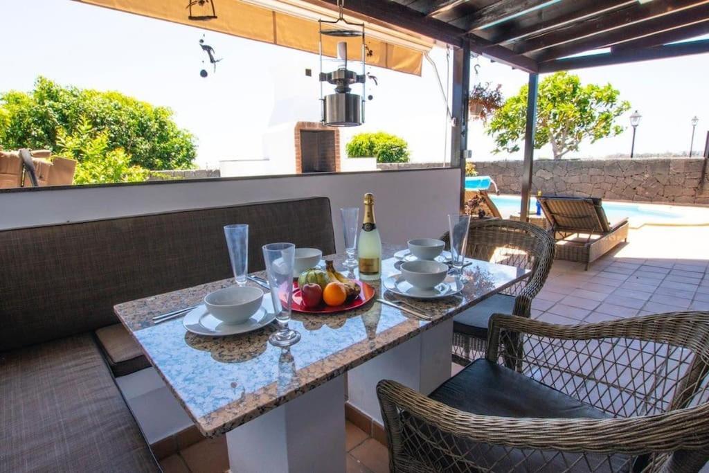 Villa Solsidan Pool, Jacuzzi, A/c 15 Minutes Walking To Marina Rubicon