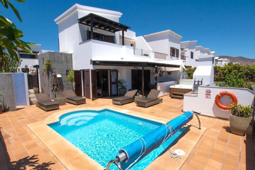 Solsidan Pool, Jacuzzi, A/c 15 Minutes Walking To Marina Rubicon Villa *