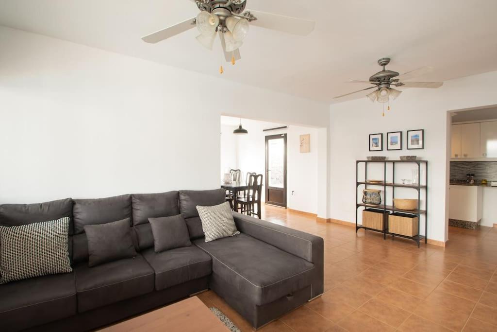 Сasa de vacaciones Casa Marlay Spacious, Heated Pool, Bbq & Fast Wi-fi Only 15 Minutes Walk To Town
