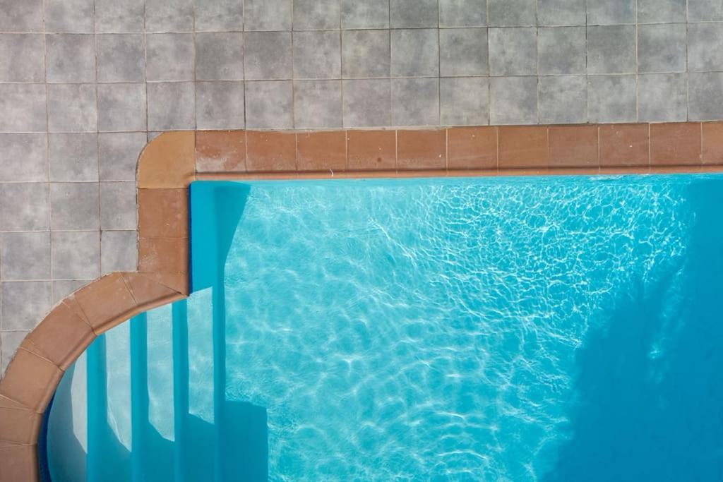 Сasa de vacaciones Casa Marlay Spacious, Heated Pool, Bbq & Fast Wi-fi Only 15 Minutes Walk To Town *
