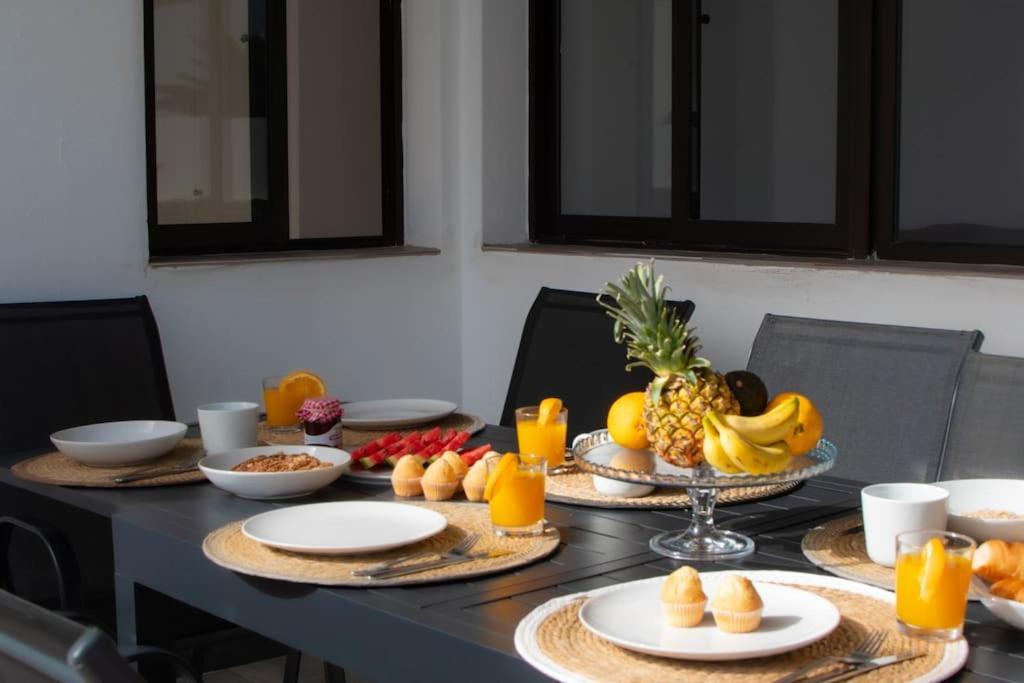 Casa Marlay Spacious, Heated Pool, Bbq & Fast Wi-fi Only 15 Minutes Walk To Town Playa Blanca (Lanzarote)