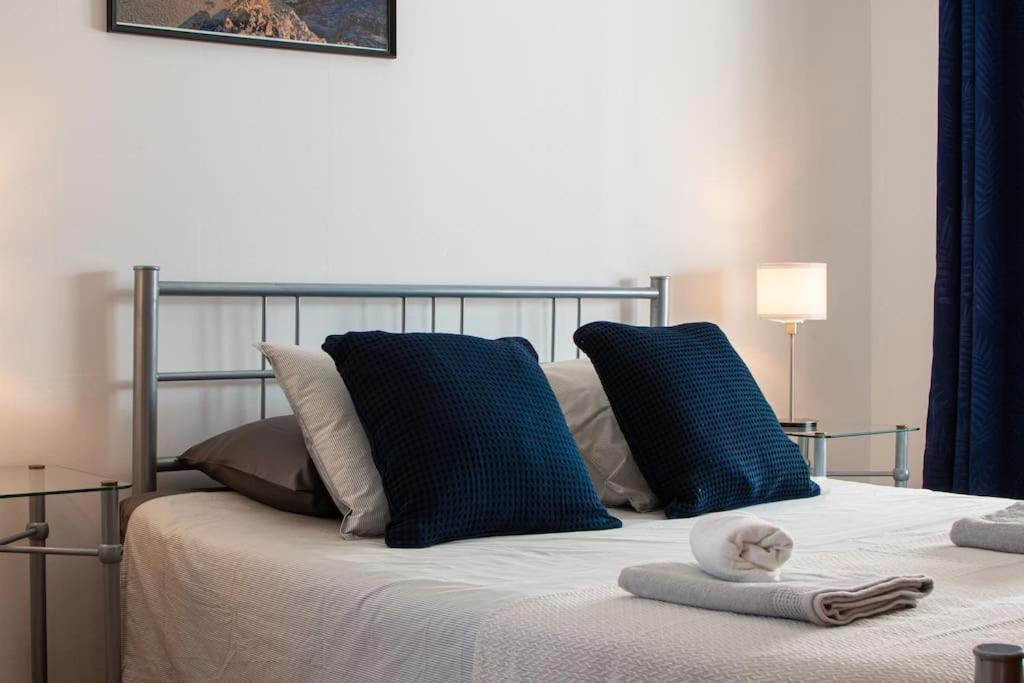 Casa Marlay Spacious, Heated Pool, Bbq & Fast Wi-fi Only 15 Minutes Walk To Town * Playa Blanca (Lanzarote)