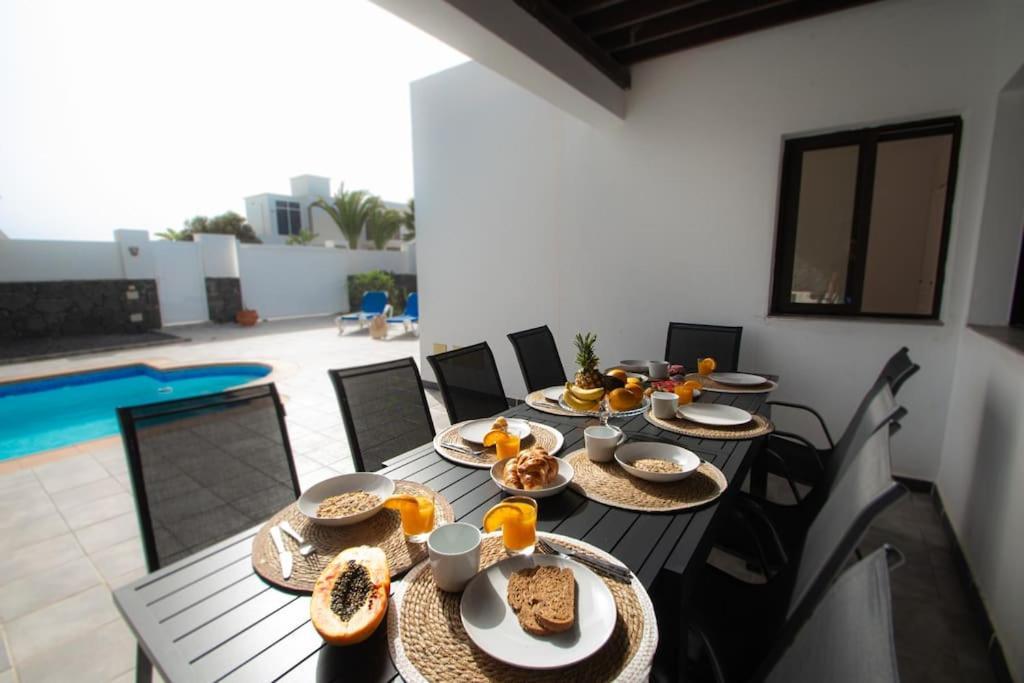 Сasa de vacaciones Casa Marlay Spacious, Heated Pool, Bbq & Fast Wi-fi Only 15 Minutes Walk To Town Playa Blanca (Lanzarote)