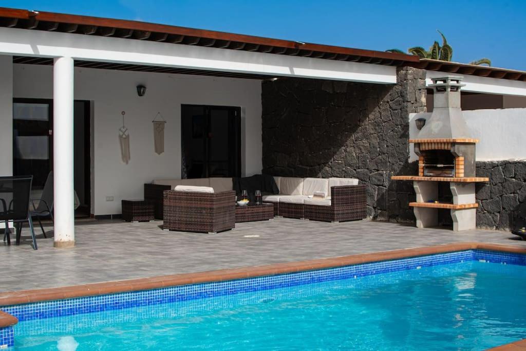 Сasa de vacaciones Casa Marlay Spacious, Heated Pool, Bbq & Fast Wi-fi Only 15 Minutes Walk To Town