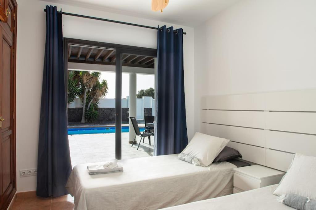 Casa Marlay Spacious, Heated Pool, Bbq & Fast Wi-fi Only 15 Minutes Walk To Town Сasa de vacaciones Playa Blanca (Lanzarote)