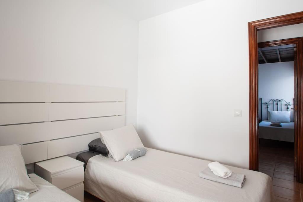 Casa Marlay Spacious, Heated Pool, Bbq & Fast Wi-fi Only 15 Minutes Walk To Town Сasa de vacaciones