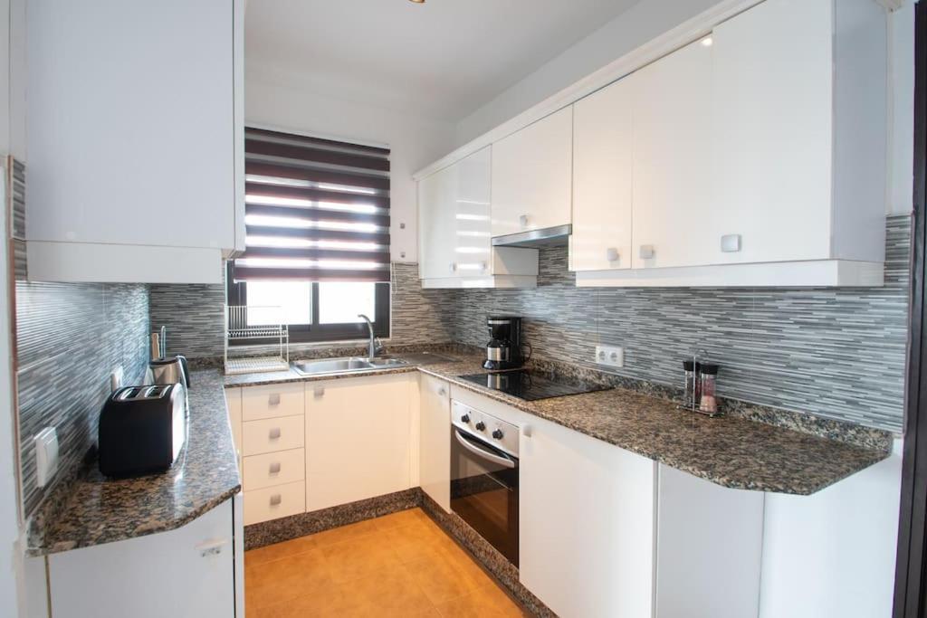 Сasa de vacaciones Casa Marlay Spacious, Heated Pool, Bbq & Fast Wi-fi Only 15 Minutes Walk To Town