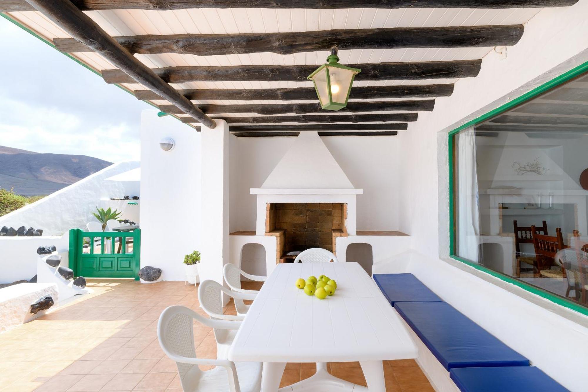 Caracolillos, La Casa * Famara