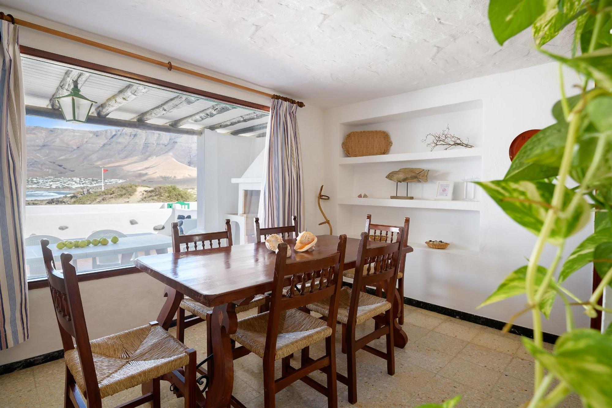 Caracolillos, La Casa * Famara