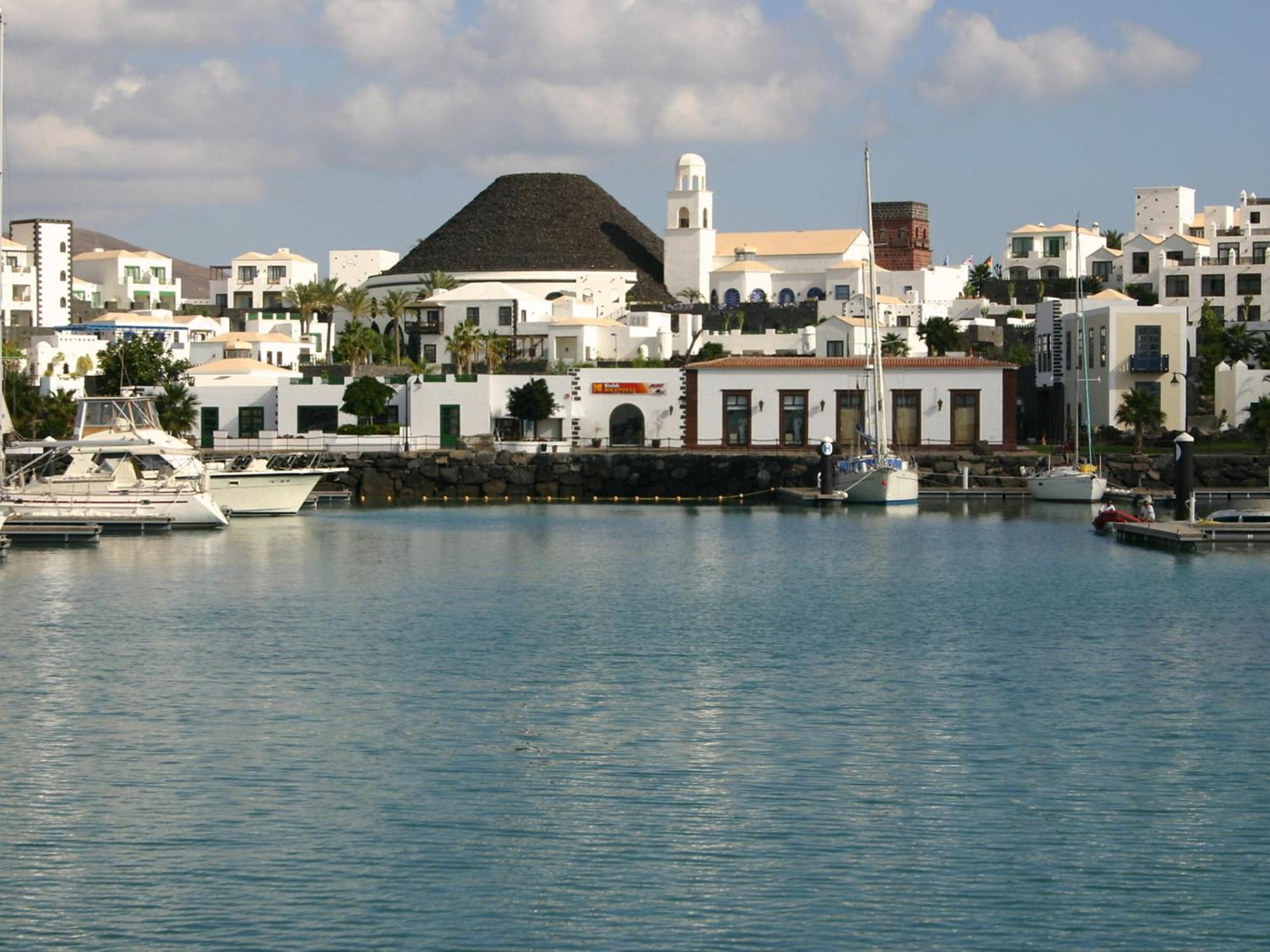Centrally Located Rupert 3 Bedrooms Private Pool Close To Amenities Puerto Del Carmen *