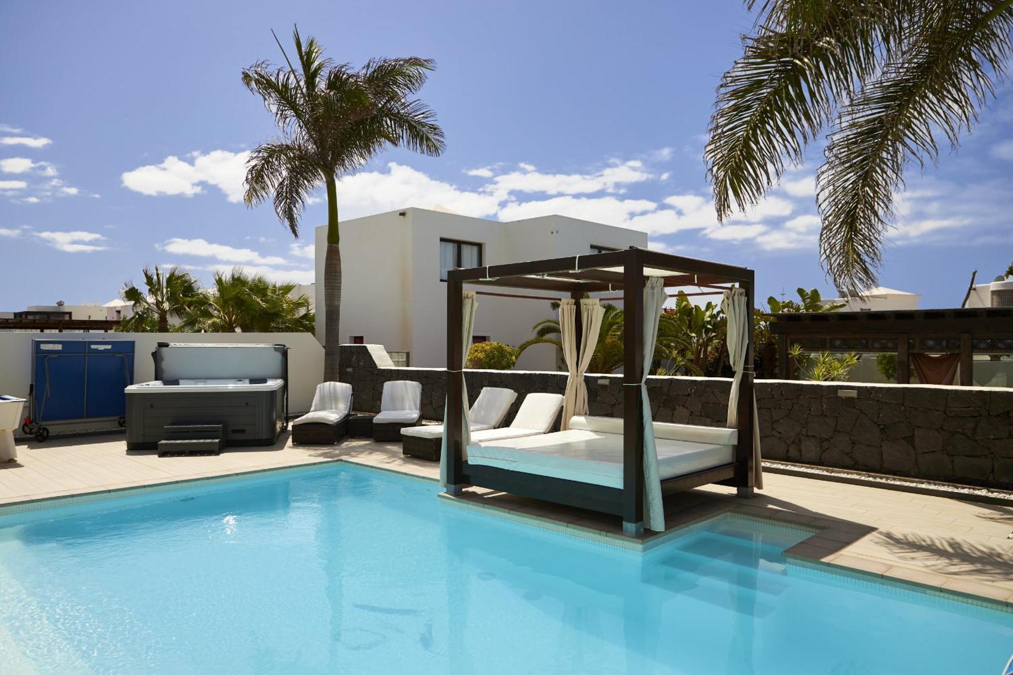 Bella Valen - Lh170 By Now Ltd * Playa Blanca (Lanzarote)