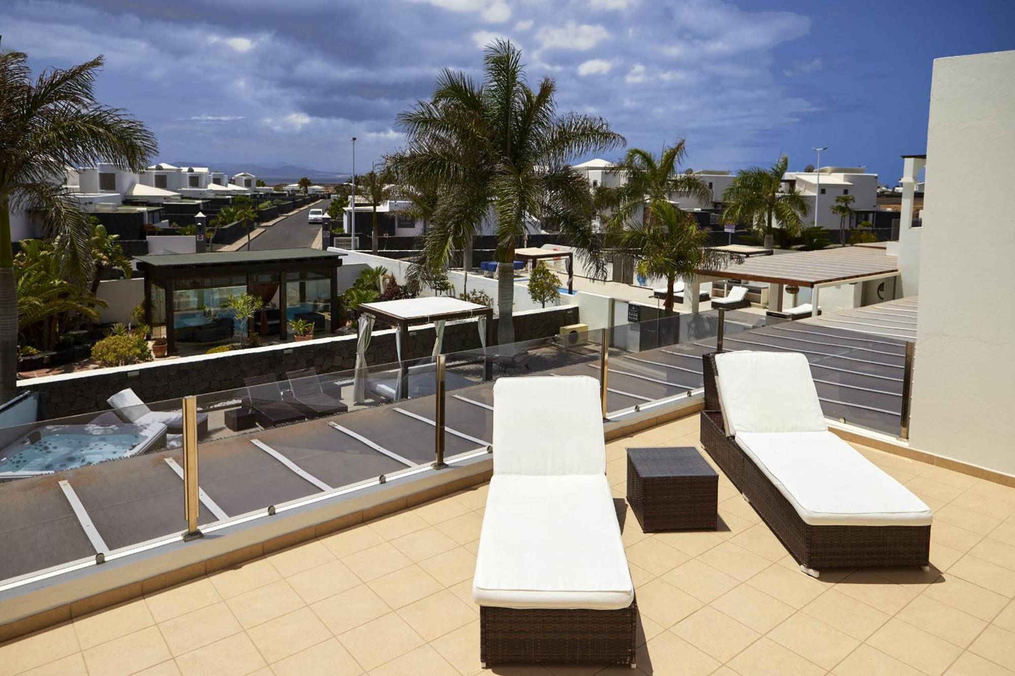 Bella Valen - Lh170 By Now Ltd * Playa Blanca (Lanzarote)
