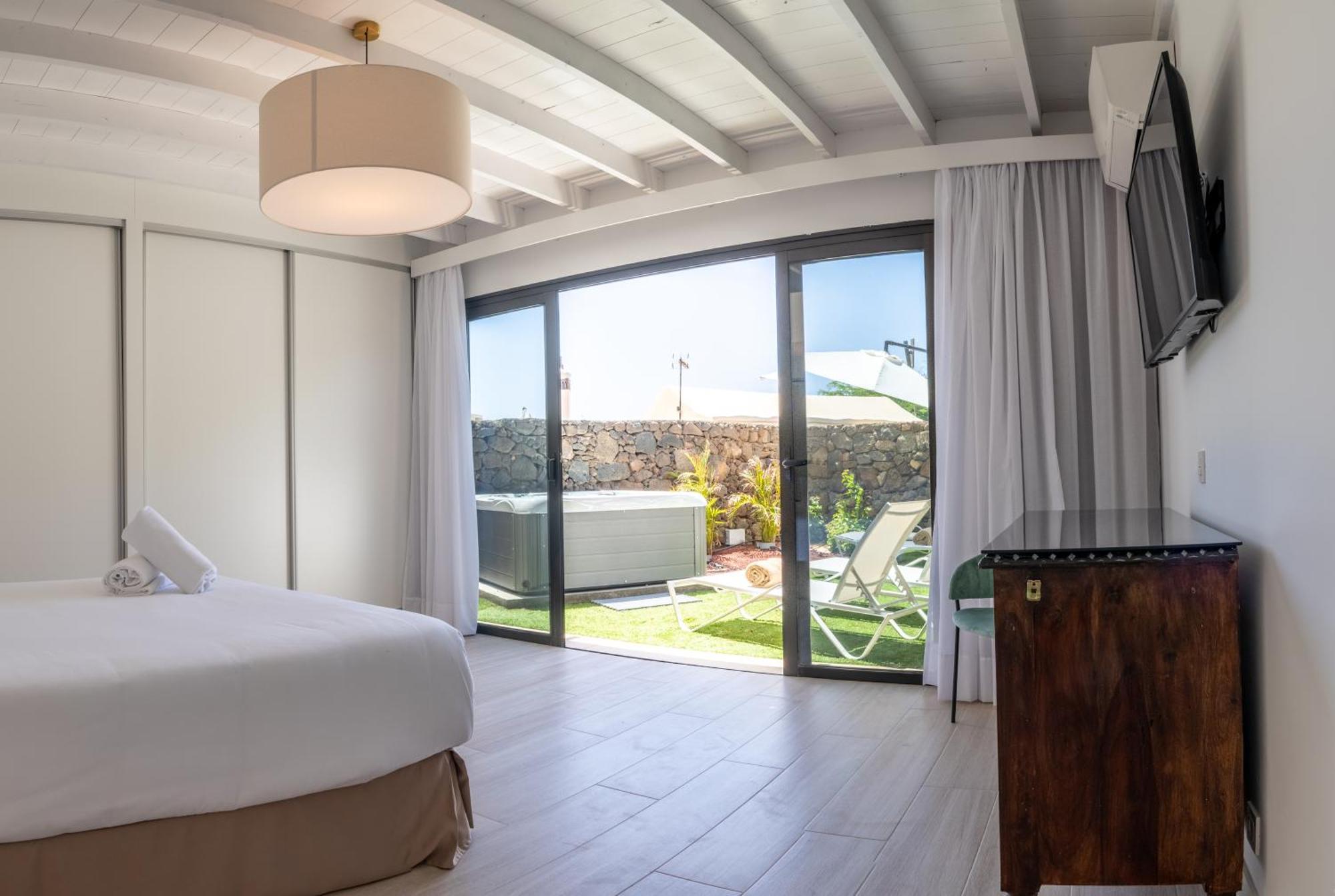 Alondra Resort