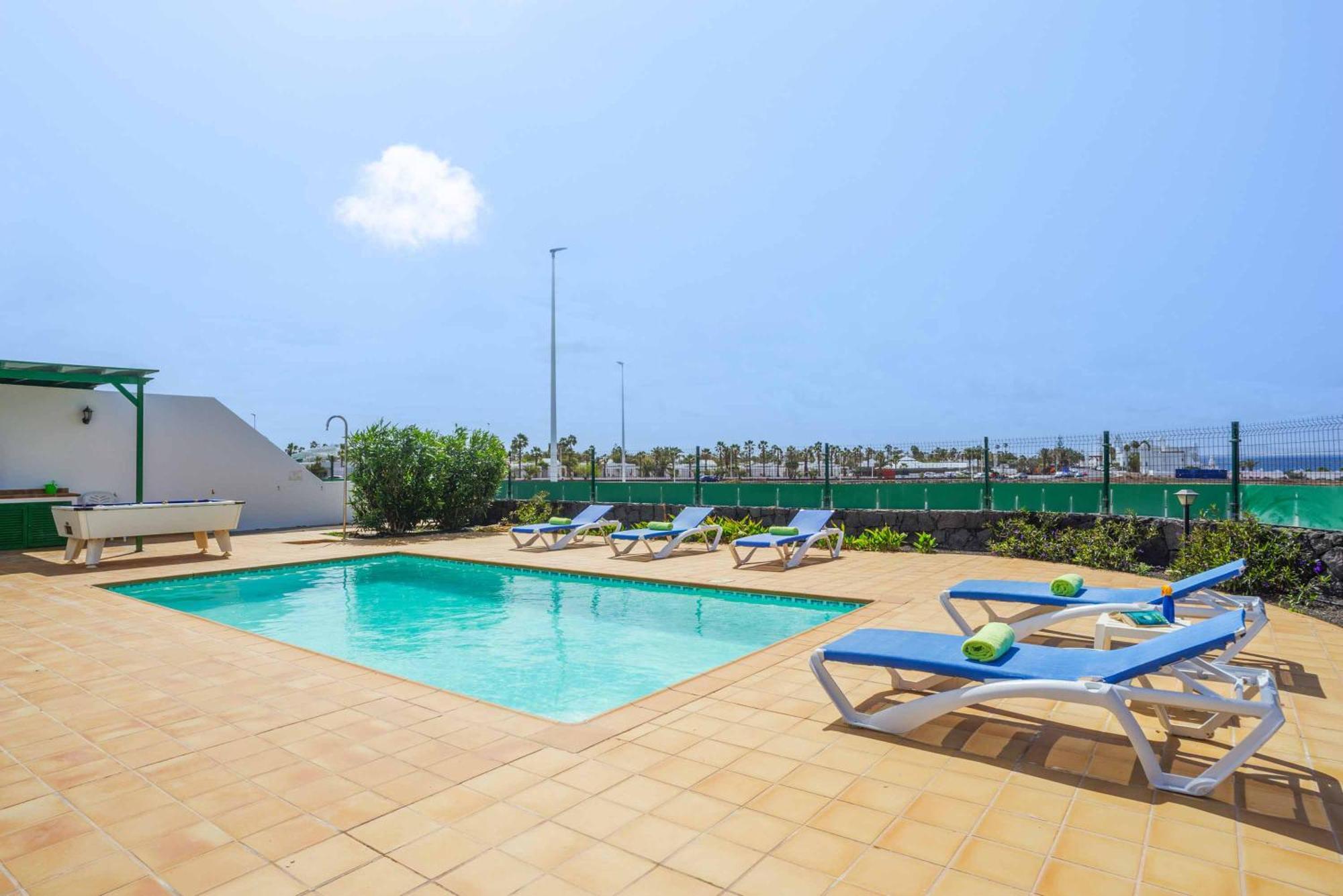 Femes Playa Blanca (Lanzarote)