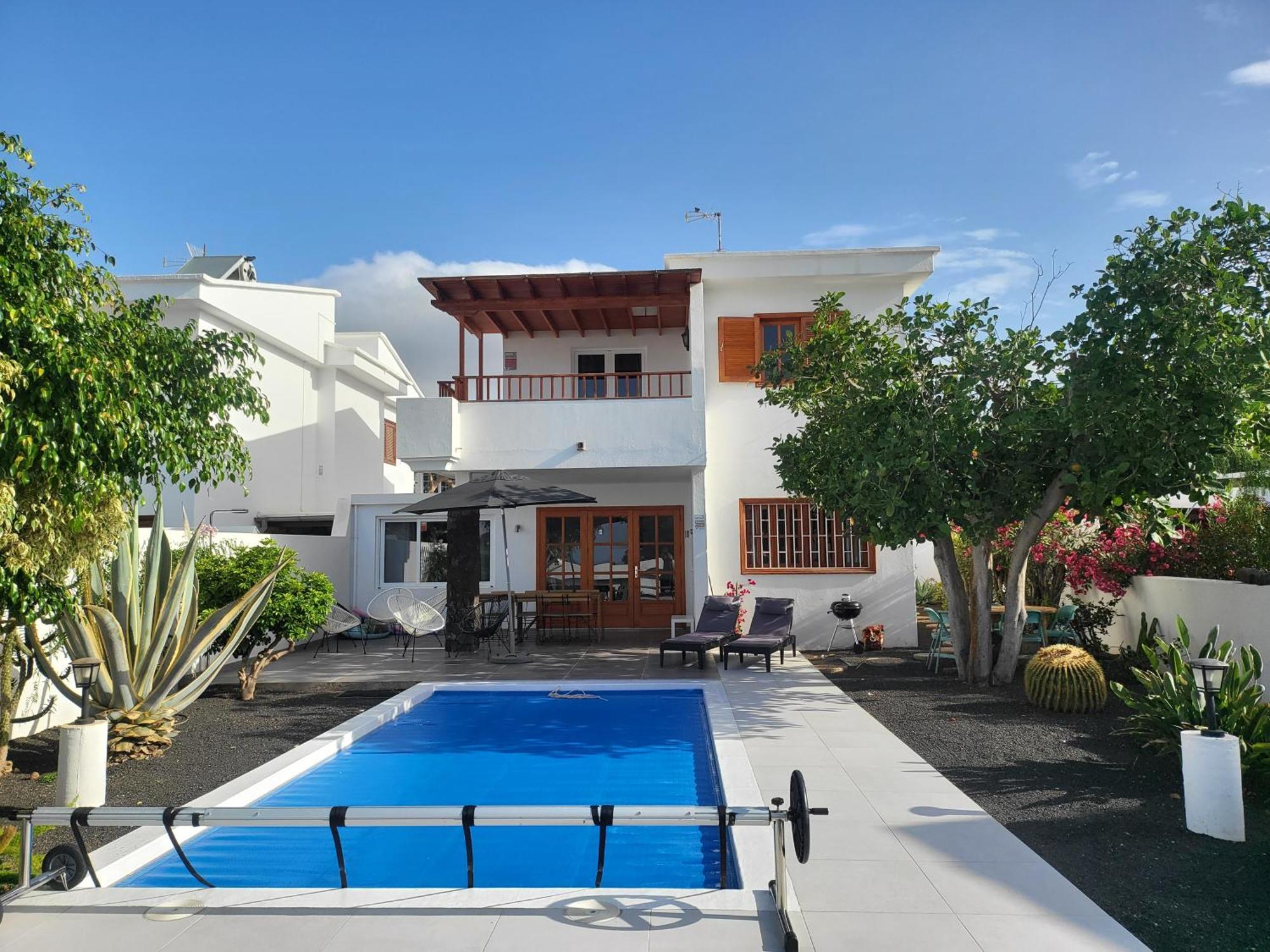 Anna With Heated Pool Villa *