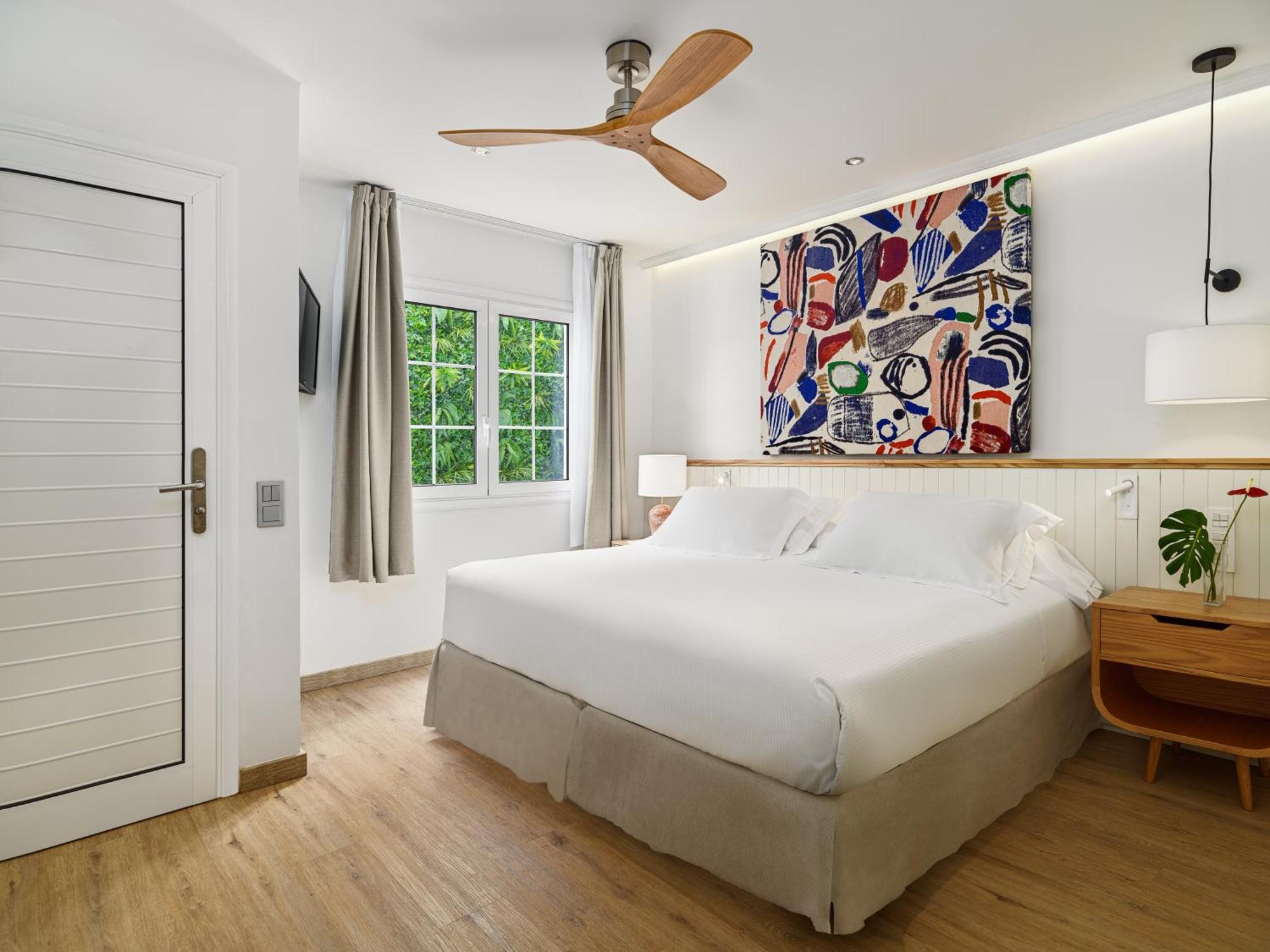 Boutique H10 White - Adults Only Hotel