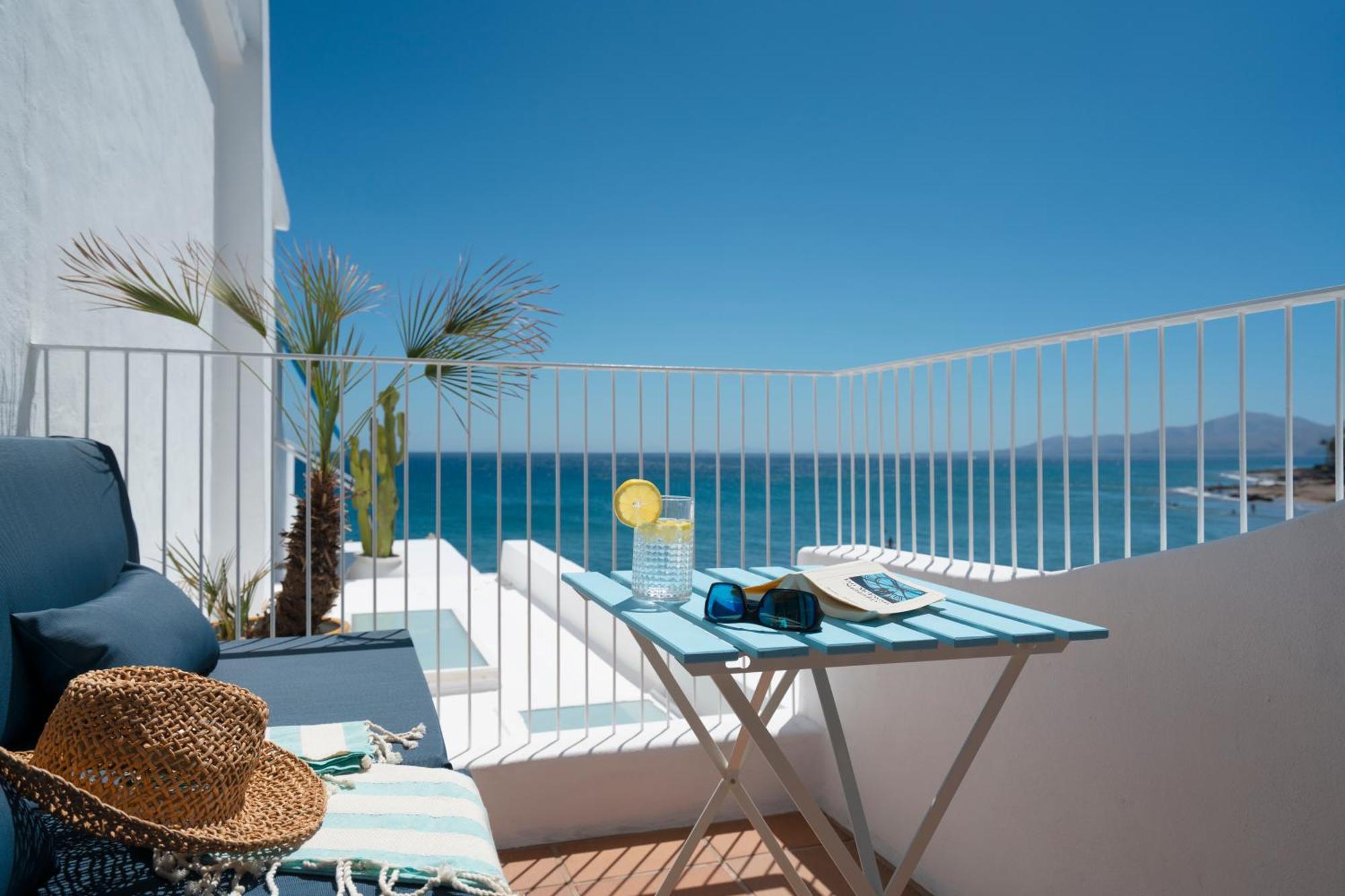 Apartment Sea Front Caleton Estudio