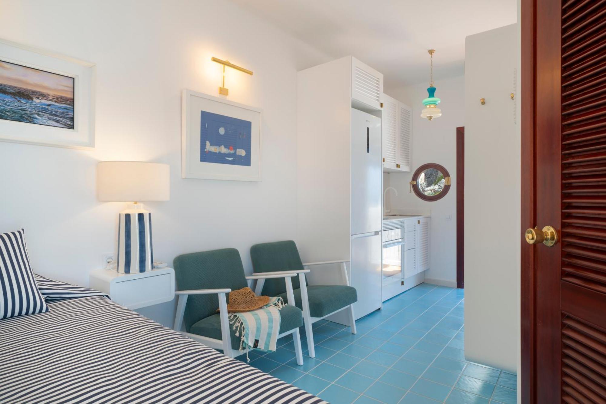 Apartment Sea Front Caleton Estudio